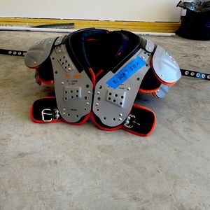 QB/WR shoulder pads XL 19-20”